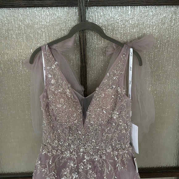 Mac Duggal EMBELLISHED SOFT TIE SLEEVELESS V NECK GOWN size 4 $798 - Picture 15 of 15